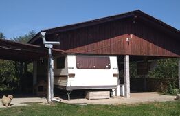 Casa de vacanta la 30 de km de oras, rulota bonus