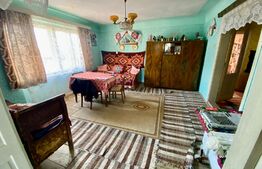 Casă cu 4 camere, anexe și 17 arii de teren la 20 km de oraș 