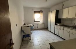 Casa in zona centrala cu 2 garaje