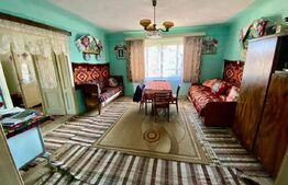 Casă cu 4 camere, anexe și 17 arii de teren la 20 km de oraș 