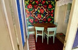 Casă cu 4 camere, anexe și 17 arii de teren la 20 km de oraș 