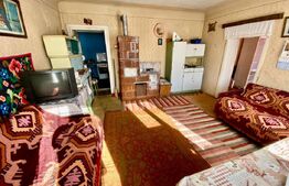 Casă cu 4 camere, anexe și 17 arii de teren la 20 km de oraș 