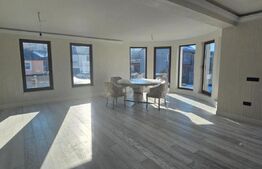 Casă modernă și spațioasă, 364mp, construită în 2020