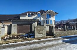 Casă modernă și spațioasă, 364mp, construită în 2020