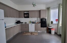 Casă, 250 mp, teren, 1300 mp, Zona:Subcetate