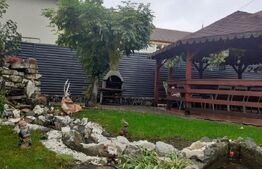 Casa cu două apartamente și garaj în zona 0 a Bistriței - 240mp utili 734mpTEREN