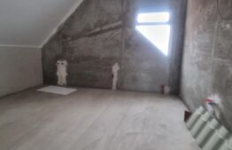 Casa de 3 dormitoare in zona rurala. 15km de oras. 