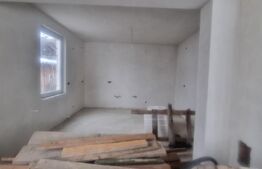 Casa de 3 dormitoare in zona rurala. 15km de oras. 