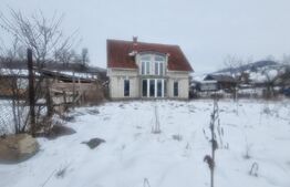 Casa de 3 dormitoare in zona rurala. 15km de oras. 