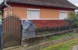 Casa de vanzare la 30 km de Bistrita, teren 5000mp