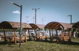 Afacere la cheie, 18 casute de vacanta, zona de agrement Baile Figa