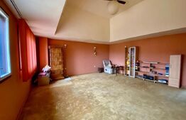 Curte cu 2 case de vănzare, în Năsăud într-o zonă liniștită