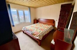 Curte cu 2 case de vănzare, în Năsăud într-o zonă liniștită