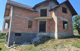 Casa la rosu in zona Pico Verde