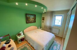 Apartament cu 3 camere, 81 mp, decomandat, zona Han