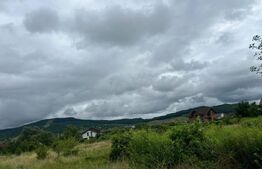 Teren intravilan, 49 arii pretabil pentru investitii 