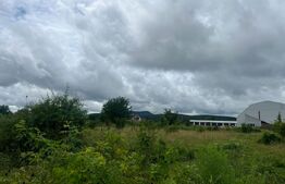 Teren intravilan, 49 arii pretabil pentru investitii 