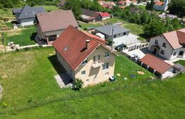 Casa de vanzare cu 10 ari de teren 