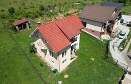 Casa de vanzare cu 10 ari de teren 