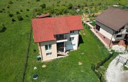 Casa de vanzare cu 10 ari de teren 