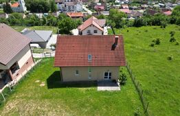 Casa de vanzare cu 10 ari de teren 