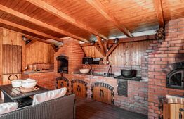 Casa superba de vacanta cu lac de pesti, in comuna Livezile