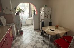 Apartament etaj1 decomandat 2 camere parcare zona SUD