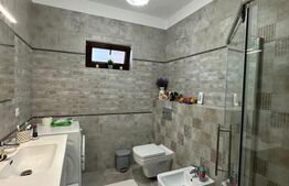 Casa cocheta, 2 dormitoare, 14 ari, zona linistita podul Jelnei