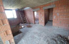 Casa la rosu,200mp,2 nivele,500 mp teren imprejmuit,zona Sigmir