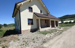 Casa 4 camere, 140mp, decomandate, 2 garaje, 800mp teren, Lechinta