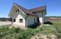 Casa 4 camere, 140mp, decomandate, 2 garaje, 800mp teren, Lechinta