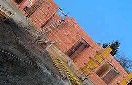 Casa la roșu zona Valea Ghinzii 400mp teren 117mp utili