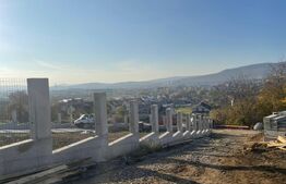 Casa la roșu zona Valea Ghinzii 400mp teren 117mp utili