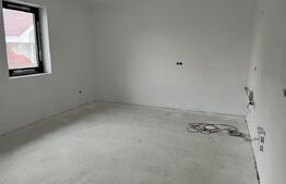 Casa spațioasă, teren 984 mp, parțial finisată situată in zona rezidențială