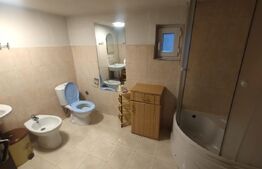 Casa cu 4 camere, 90 mp utili, 6300 mp teren, zona Mijloceni Bargaului