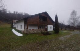 Casa cu 4 camere, 90 mp utili, 6300 mp teren, zona Mijloceni Bargaului