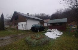 Casa cu 4 camere, 90 mp utili, 6300 mp teren, zona Mijloceni Bargaului