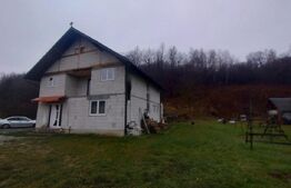 Casa 2 nivele, 6 camere, 150 mp utili, teren 3300 mp, zona Mijloceni Bargaului