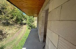 Casa la rosu in zona Bargau