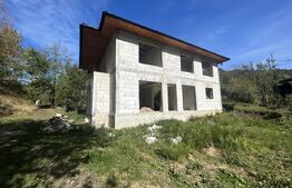 Casa la rosu in zona Bargau