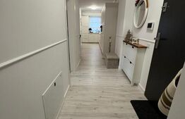 Apartament 3 camere, decomandat, etaj intermediar + loc de parcare 