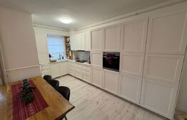 Apartament 3 camere, decomandat, etaj intermediar + loc de parcare 