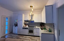 Apartament la casa cu 3 camere, 64mp, zona Centrala