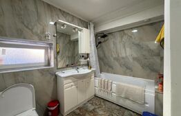 Apartament la casa cu 3 camere, 64mp, zona Centrala