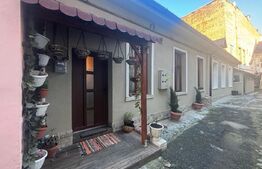 Apartament la casa cu 3 camere, 64mp, zona Centrala