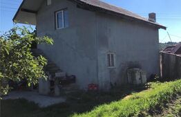 Casă de vânzare, cu 3 camere, 100 m², teren 5 arii, zona Ciceu-Mihaesti
