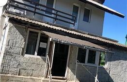 Casă de vânzare, cu 3 camere, 100 m², teren 5 arii, zona Ciceu-Mihaesti