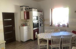 Casa de vânzare, cu 4 camere, 190 mp, zona Codrișor, Bistrița