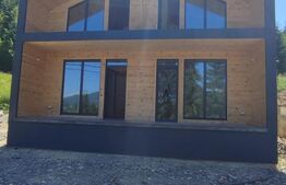 Casă de vacanță, 3 camere, 100 mp, zona Colibița