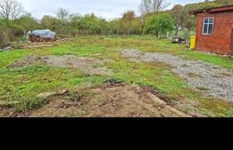 Casa de vanzare, cu 2 camere, 70 mp, zona Uriu